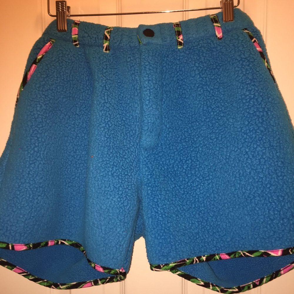 🍄🍄 Unisex chubbies shorts with bright trim.